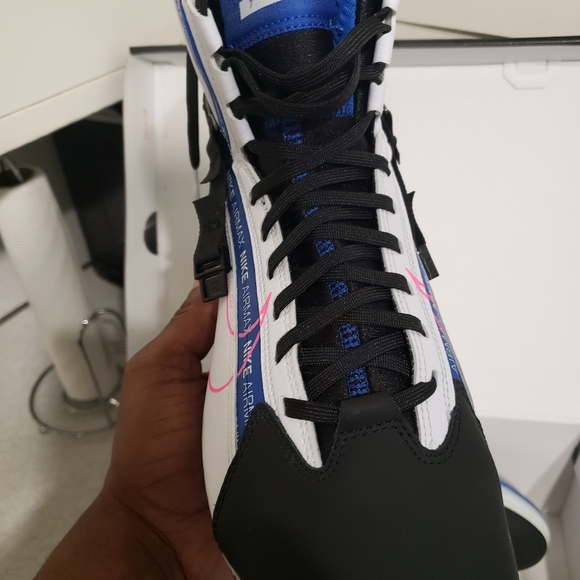 Nike - Picture 3 of 3